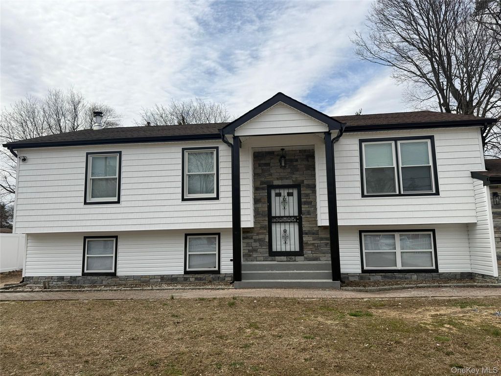 32 Grant Avenue, Brentwood, NY 11717