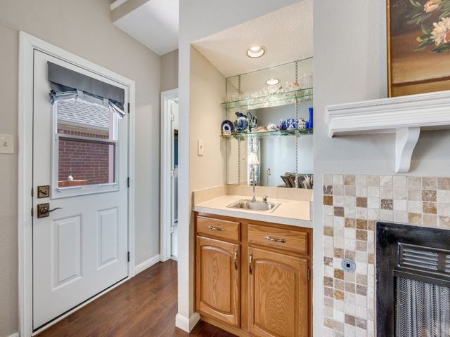 4321 Harvest Hill Road, Carrollton, TX 75010