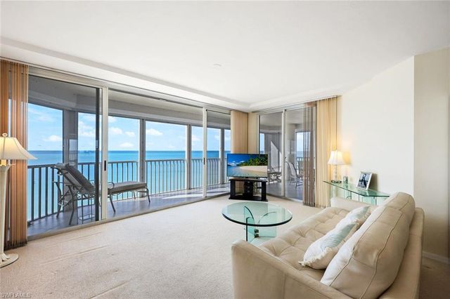 9577 Gulf Shore DR # 704, Naples, FL 34108