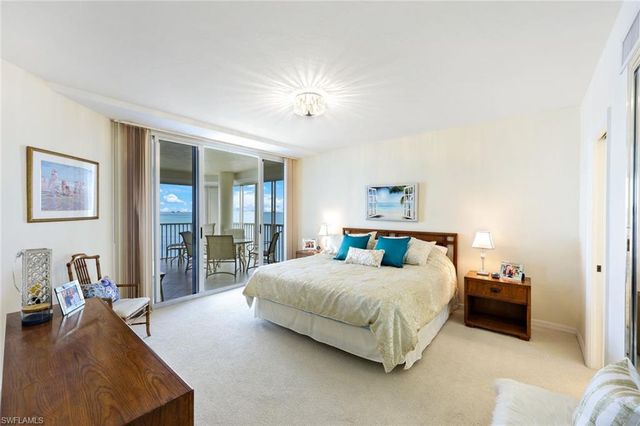 9577 Gulf Shore DR # 704, Naples, FL 34108