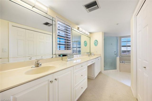 9577 Gulf Shore DR # 704, Naples, FL 34108