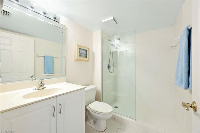 9577 Gulf Shore DR # 704, Naples, FL 34108