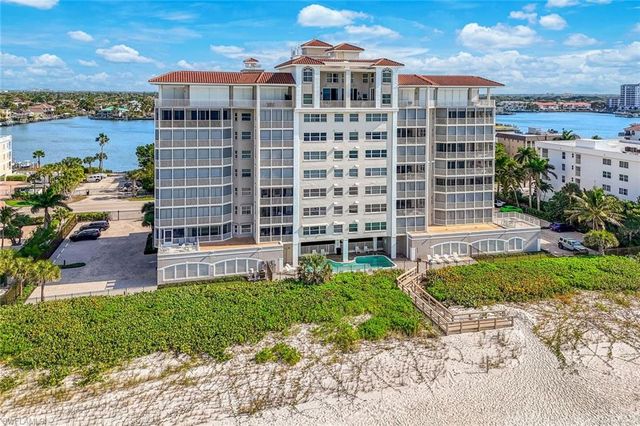 9577 Gulf Shore DR # 704, Naples, FL 34108