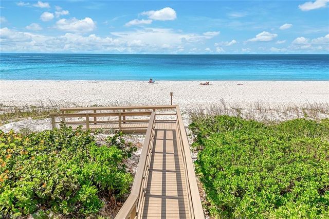 9577 Gulf Shore DR # 704, Naples, FL 34108