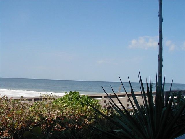 9577 Gulf Shore DR # 704, Naples, FL 34108