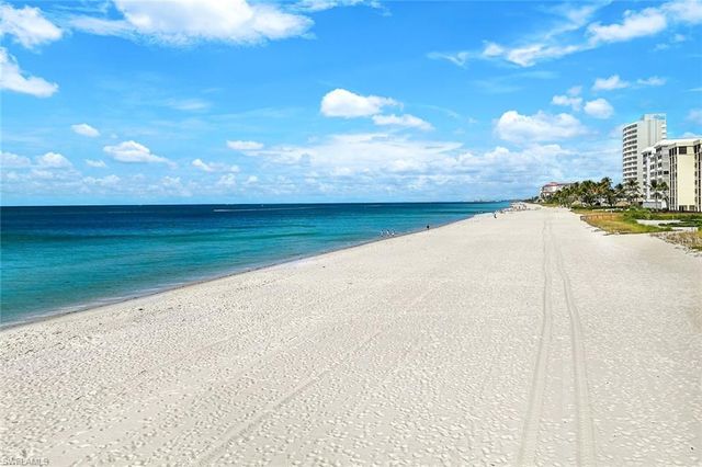 9577 Gulf Shore DR # 704, Naples, FL 34108