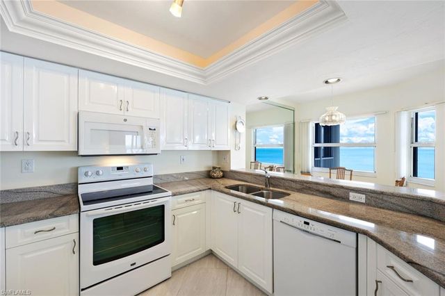 9577 Gulf Shore DR # 704, Naples, FL 34108