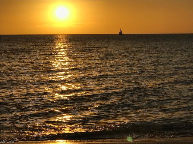 9577 Gulf Shore DR # 704, Naples, FL 34108