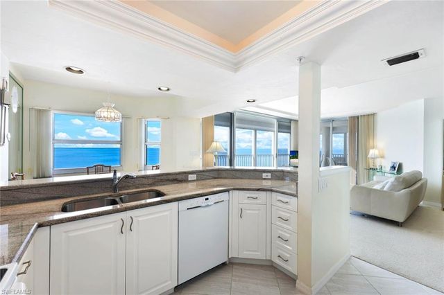 9577 Gulf Shore DR # 704, Naples, FL 34108