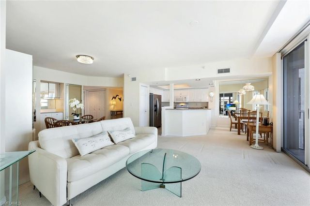 9577 Gulf Shore DR # 704, Naples, FL 34108