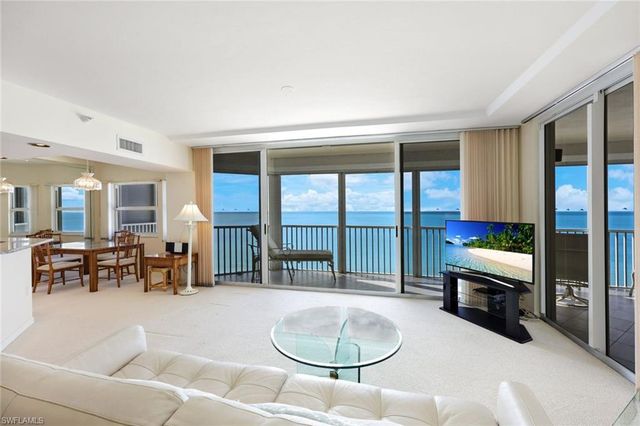 9577 Gulf Shore DR # 704, Naples, FL 34108