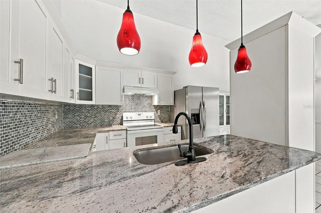 3380 CRYSTAL COURT E P, Palm Harbor, FL 34685
