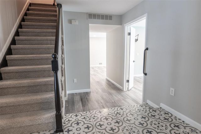 2677 Williamsburg Circle, Auburn Hills, MI 48326