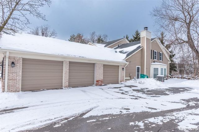 2677 Williamsburg Circle, Auburn Hills, MI 48326