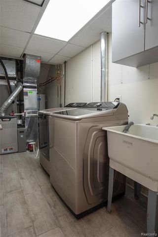 2677 Williamsburg Circle, Auburn Hills, MI 48326