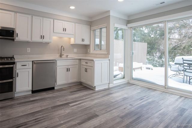 2677 Williamsburg Circle, Auburn Hills, MI 48326