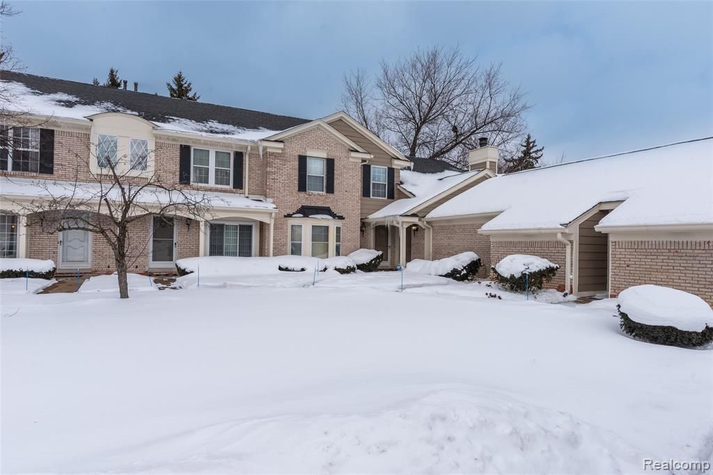 2677 Williamsburg Circle, Auburn Hills, MI 48326