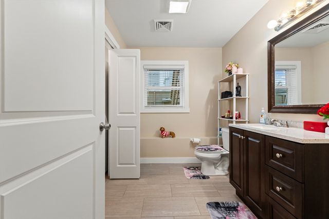 302 Oak Grove Avenue, Fall River, MA 02723