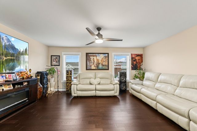 302 Oak Grove Avenue, Fall River, MA 02723