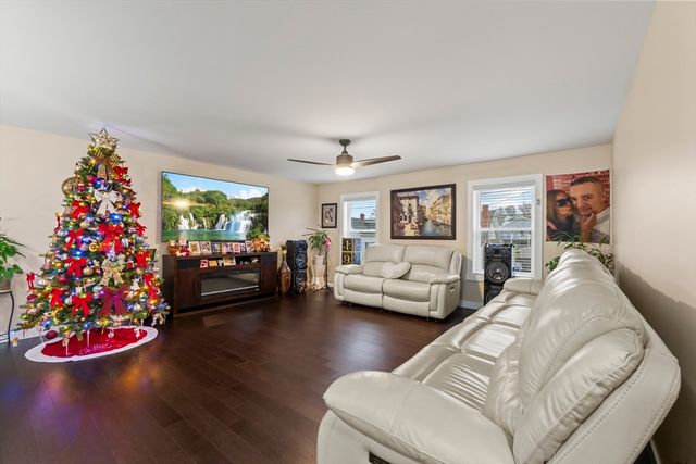 302 Oak Grove Avenue, Fall River, MA 02723