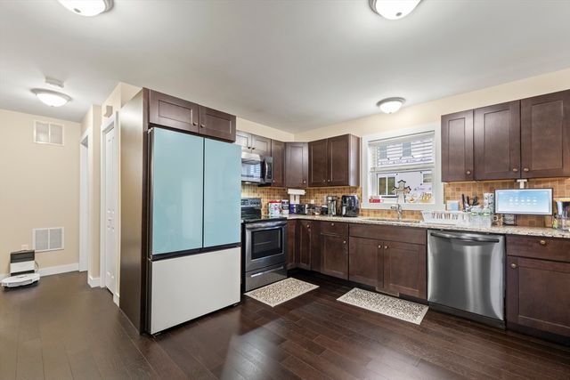 302 Oak Grove Avenue, Fall River, MA 02723