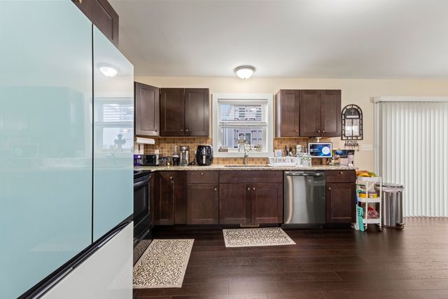 302 Oak Grove Avenue, Fall River, MA 02723