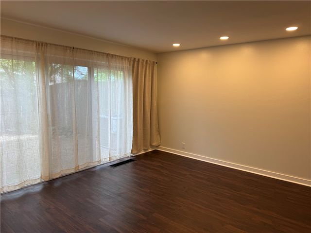 196 Jamestown Dr, Scott Twp, PA 15216
