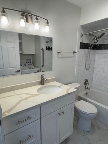 196 Jamestown Dr, Scott Twp, PA 15216