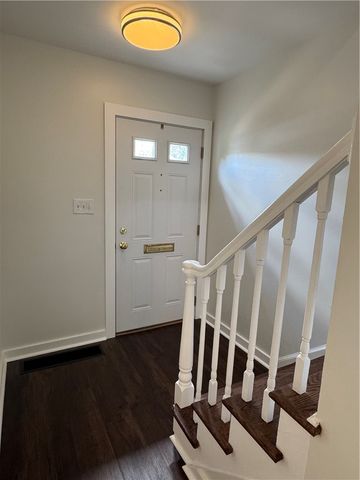 196 Jamestown Dr, Scott Twp, PA 15216
