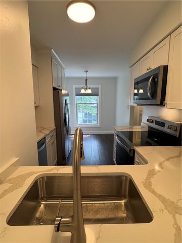 196 Jamestown Dr, Scott Twp, PA 15216