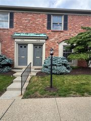 196 Jamestown Dr, Scott Twp, PA 15216