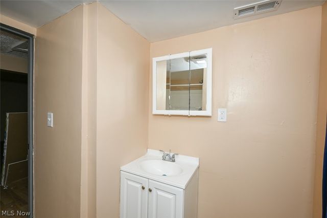 916 Abington Road, Akron, OH 44312