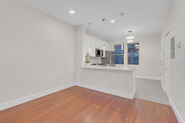 3923 W AINSLIE Street 2, Chicago, IL 60625