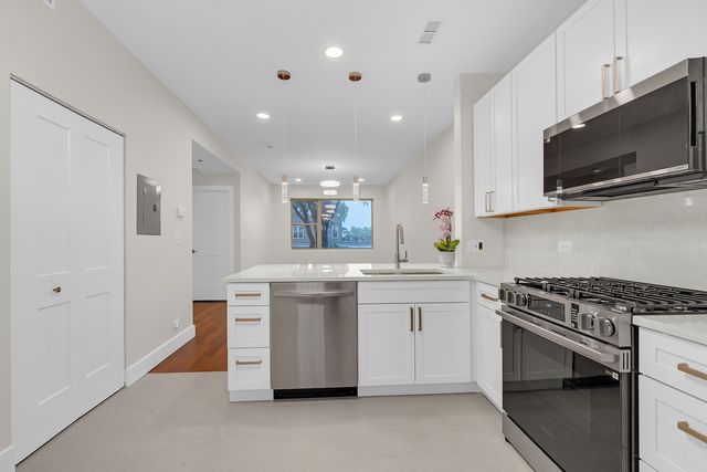 3923 W AINSLIE Street 2, Chicago, IL 60625