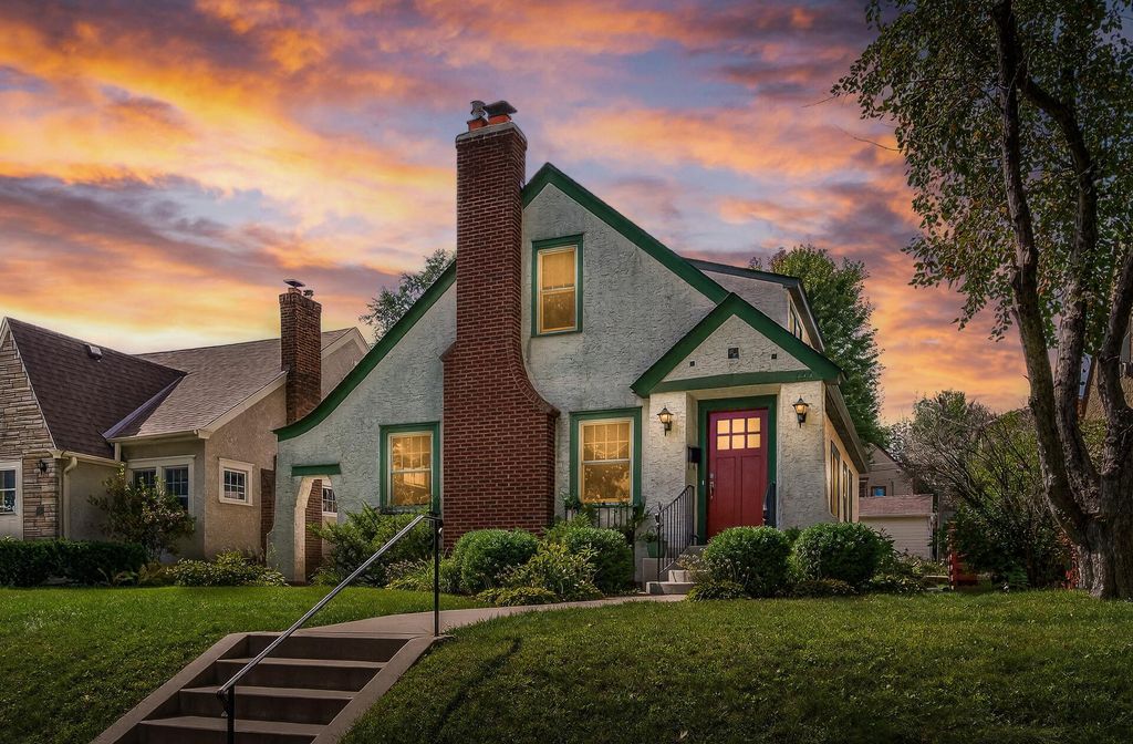 555 Saratoga Street S, Saint Paul, MN 55116