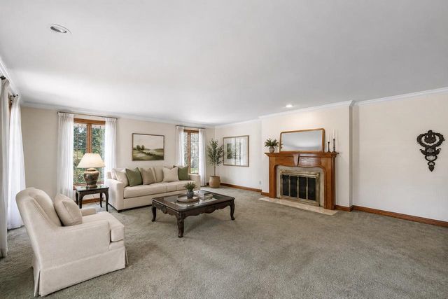 675 SUNSET CIRCLE, Green Bay, WI 54301