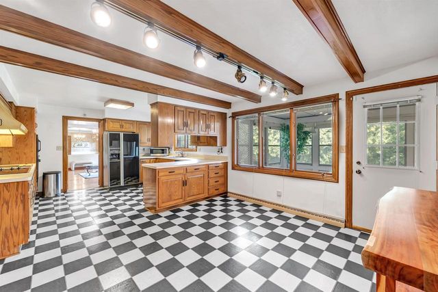 675 SUNSET CIRCLE, Green Bay, WI 54301