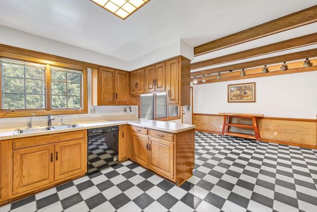 675 SUNSET CIRCLE, Green Bay, WI 54301