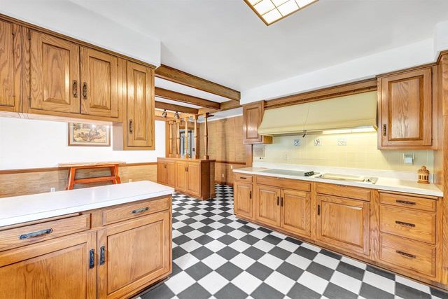 675 SUNSET CIRCLE, Green Bay, WI 54301