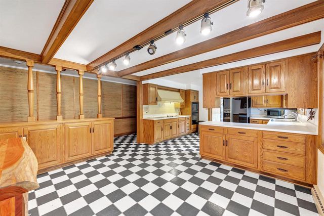 675 SUNSET CIRCLE, Green Bay, WI 54301