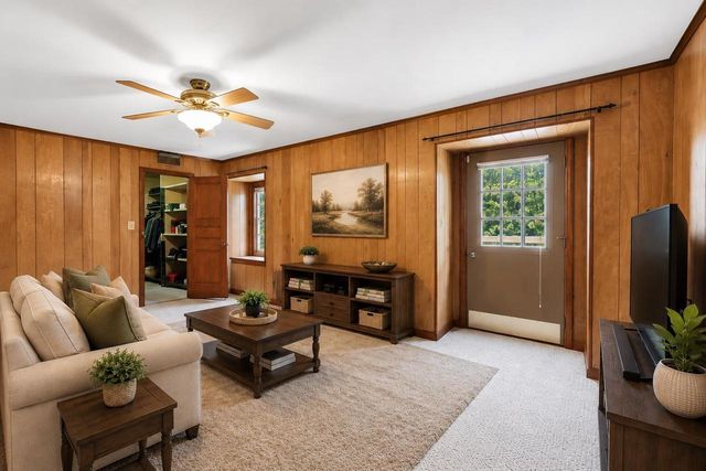 675 SUNSET CIRCLE, Green Bay, WI 54301