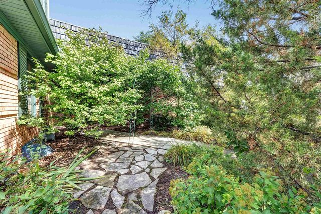 675 SUNSET CIRCLE, Green Bay, WI 54301