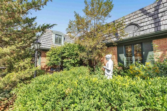 675 SUNSET CIRCLE, Green Bay, WI 54301