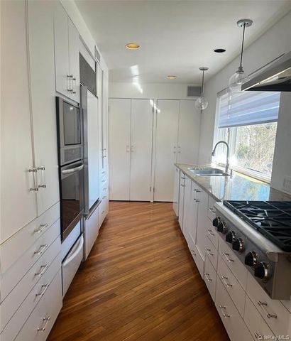 3 Artesian Way, Saint James, NY 11780