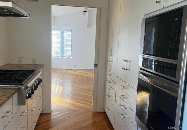 3 Artesian Way, Saint James, NY 11780