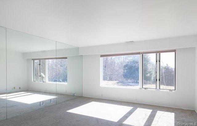 3 Artesian Way, Saint James, NY 11780