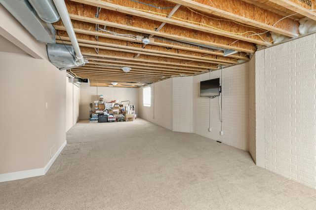 4943 Hemingway Drive, Ames, IA 50014