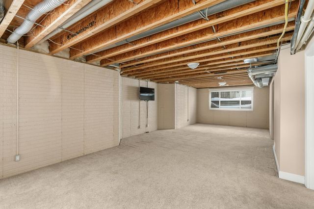 4943 Hemingway Drive, Ames, IA 50014