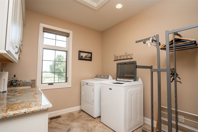 13565 S 60th Avenue W, Mitchellville, IA 50169