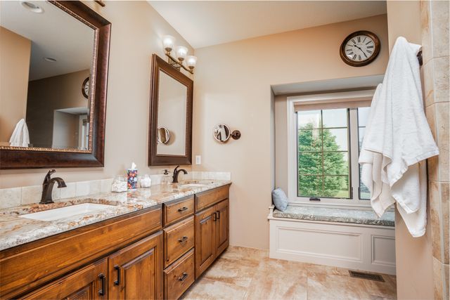 13565 S 60th Avenue W, Mitchellville, IA 50169